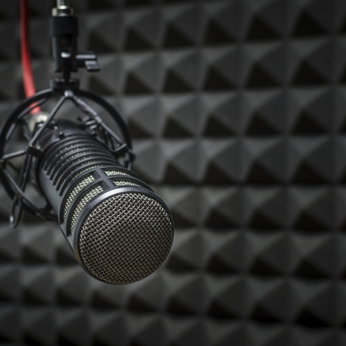 Microphone,In,Radio,Studio